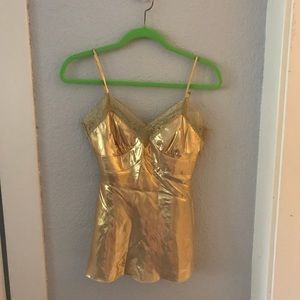 ⬇️ Trina Turk Silk Top